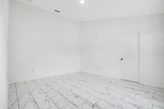 Building Photo - 207 Denton Ave