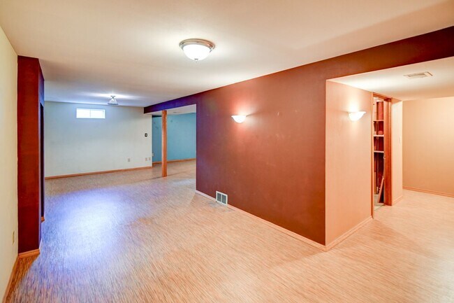Building Photo - 1398 Prairie Rose Dr