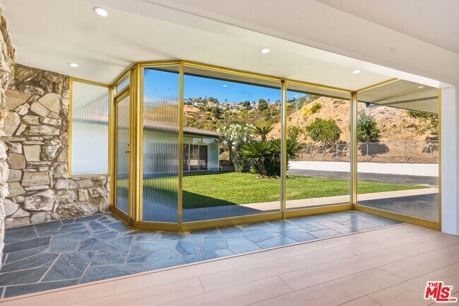 Building Photo - 1682 Larco Way
