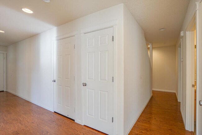 Building Photo - BEAUTIFUL THREE BEDROOM HOME IN VANCOUVER