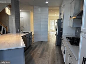 Building Photo - 2919 Lomond Pl