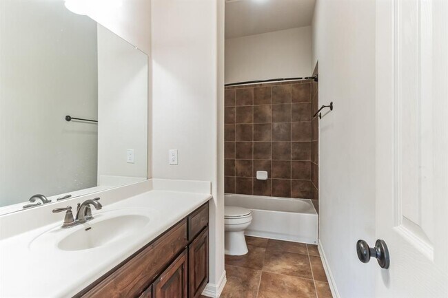 Building Photo - 208 Angus Dr