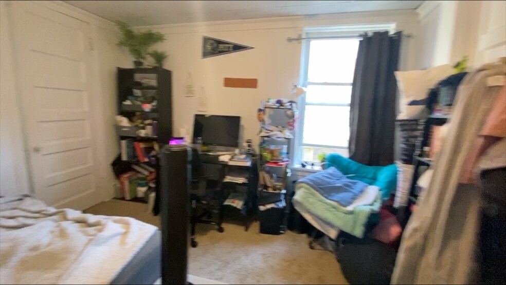 Building Photo - 218 N Craig St