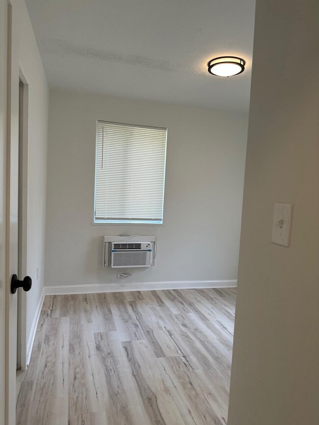Building Photo - 3 Bed 1 Bath SW DC