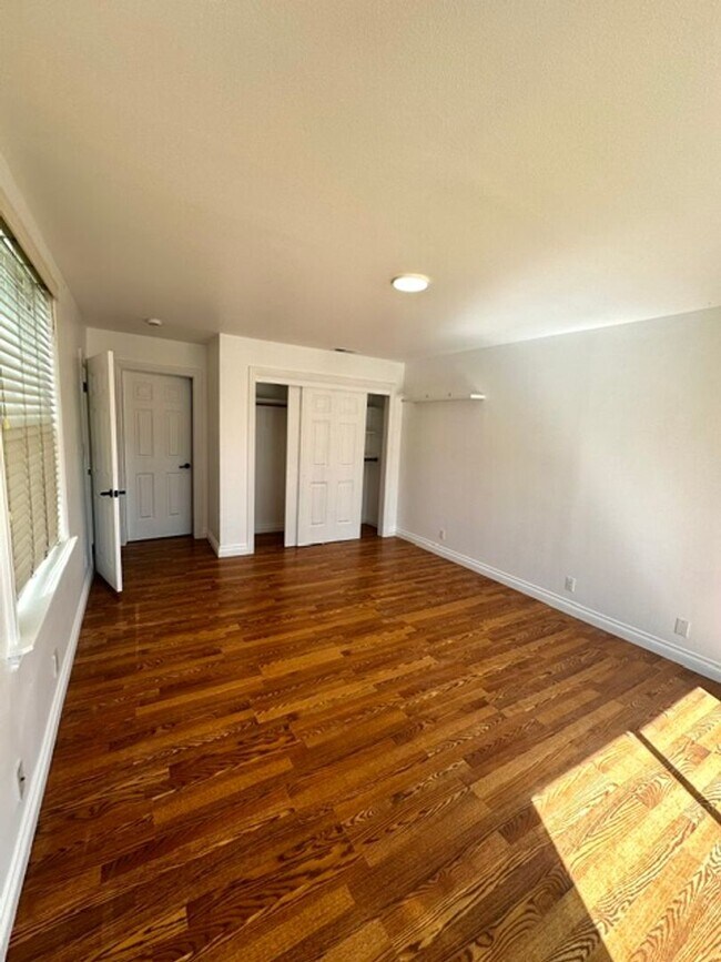Building Photo - 436 S Seaward Ave