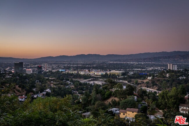 Building Photo - 7177 Pacific View Dr