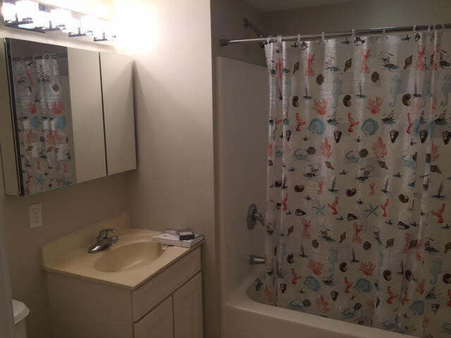 Building Photo - 1522 VFW Pky