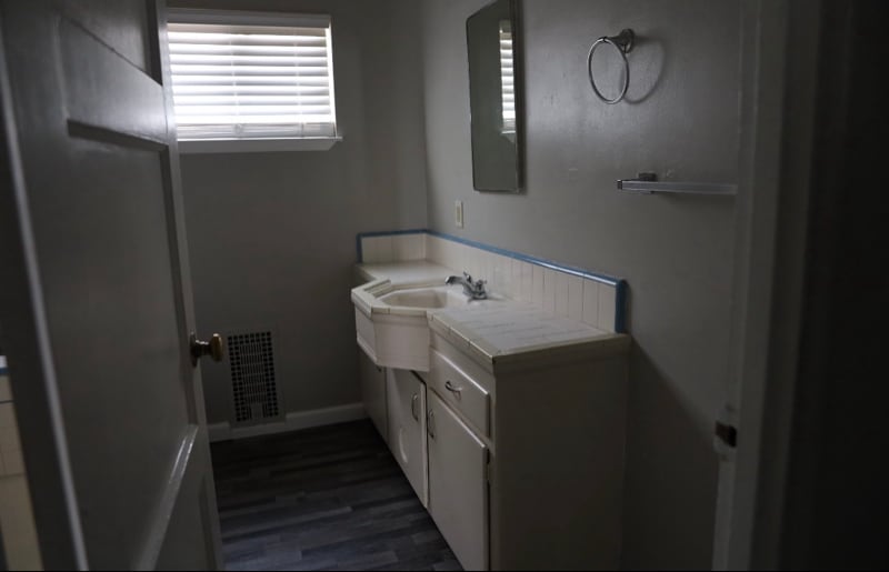 Building Photo - 1424 Sycamore Dr