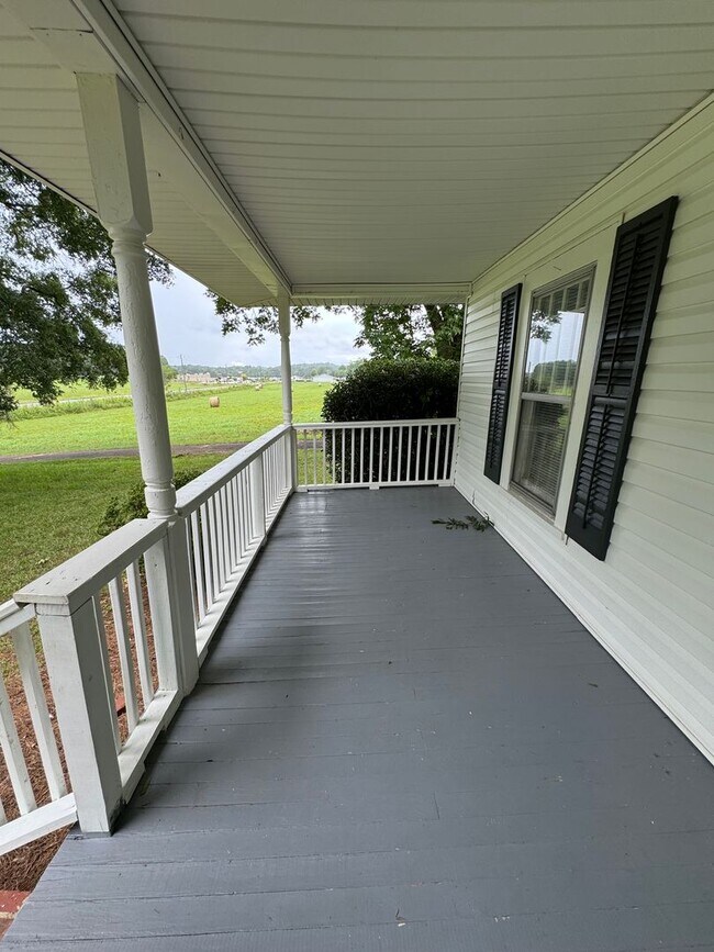 Building Photo - Large 3/1 House near Shannon $1,395