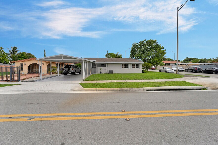 Building Photo - 361 SE 6th Ave