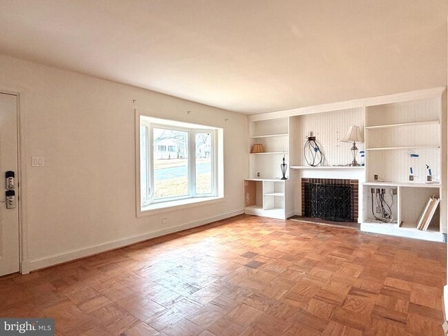 Building Photo - 2121 Patrick Henry Dr