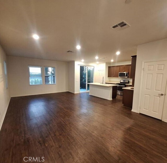Building Photo - 825 Parisa Pl