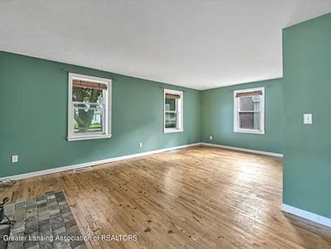 Building Photo - Move-In Ready 3 Bed, 2 Bath in Lansing (Section 8 Approved)