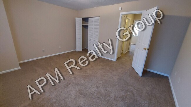 Building Photo - 117 Country Town Dr