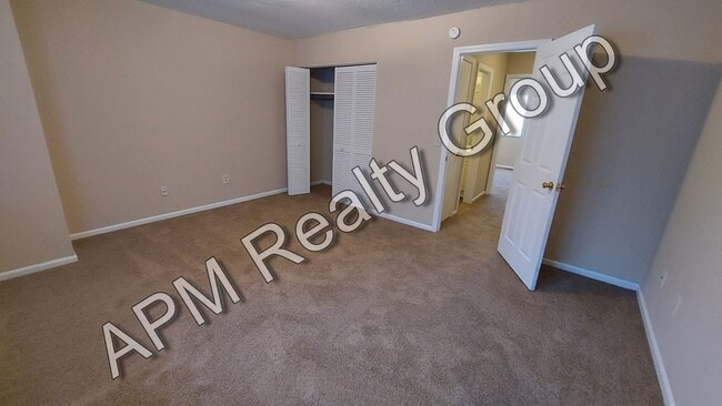 Building Photo - St. Andrews townhouse - 50% off first month!