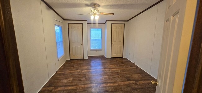 Building Photo - Private 3bd 2bath house