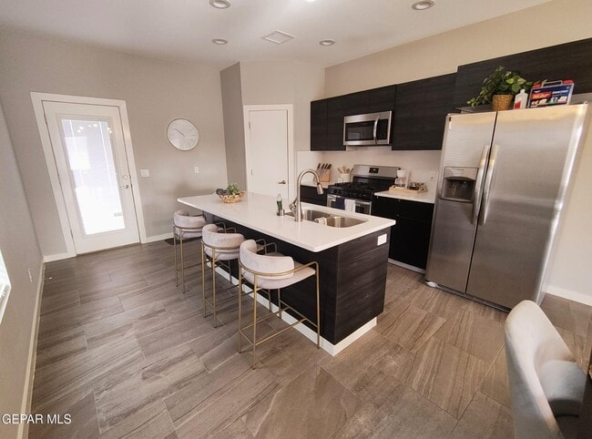 Building Photo - 2728 Tierra Oasis St