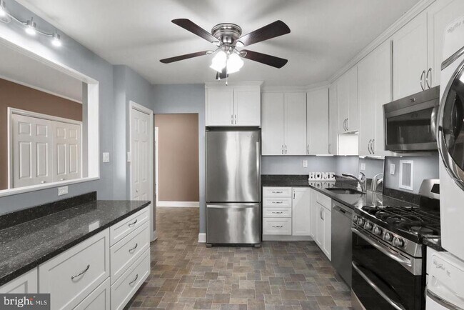 Building Photo - 3701 S George Mason Dr