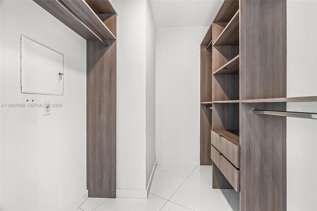 Building Photo - 851 NE 1st Ave