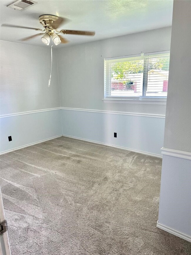 Building Photo - 1126 E Dartmouth Ln