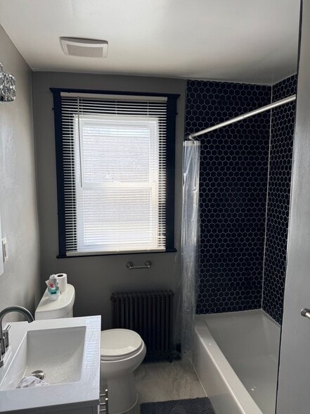 Building Photo - 5913 Bertram Ave