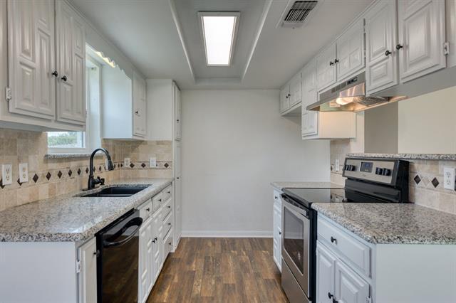 Building Photo - 1700 Willow Vale Dr