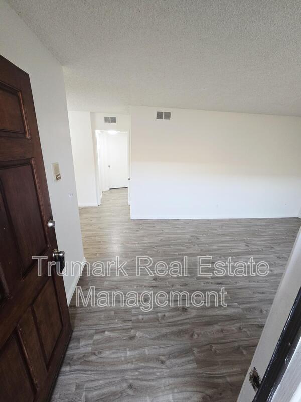 Building Photo - 553 E Orange Grove Ave