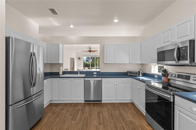 Building Photo - 1937 Scarlett Ave