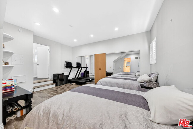 Building Photo - 6257 Bluebell Ave