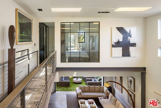 Building Photo - 913 Milwood Ave