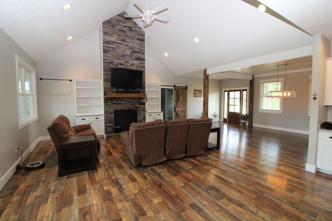 Building Photo - 1355 Bear Creek Rd