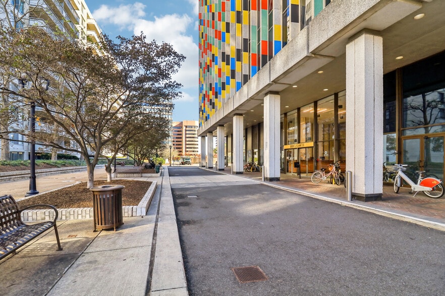 Building Photo - National Landing