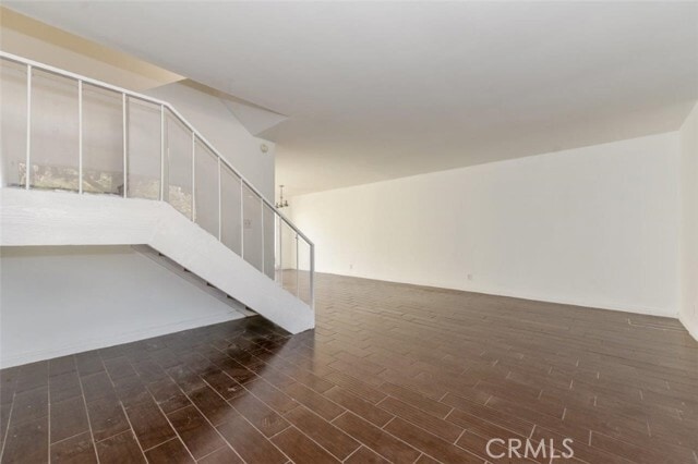 Building Photo - 2057 Dacian Dr S