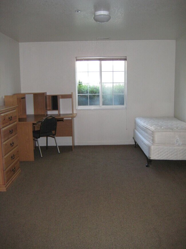 Building Photo - Windsor Park 132