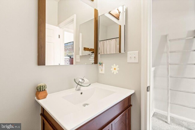 Building Photo - 10136 Pale Rose Loop