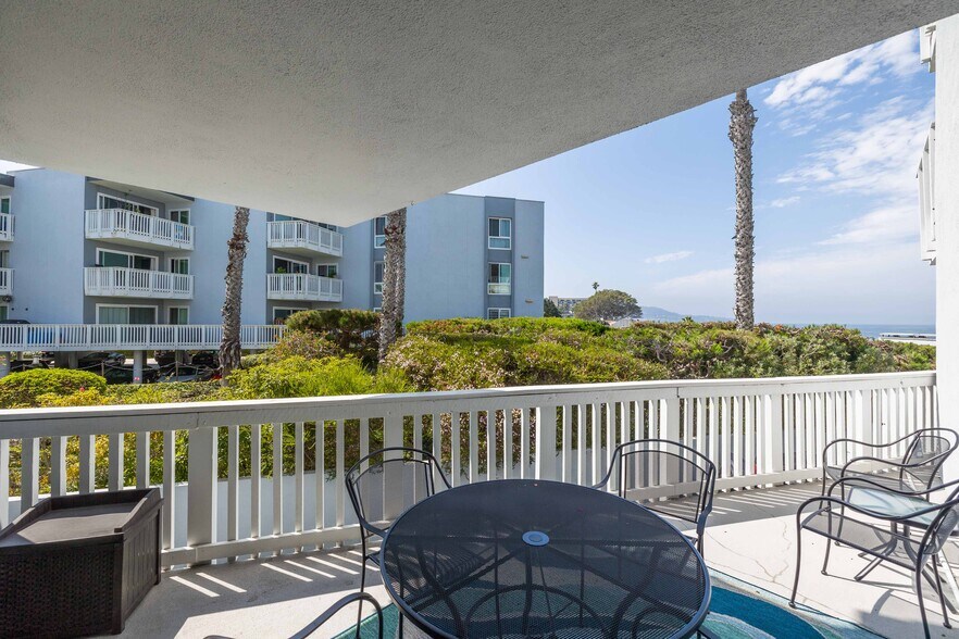 Building Photo - 640 The Village