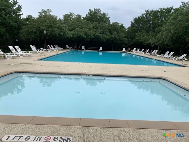 Building Photo - 515 Salt Lick Dr