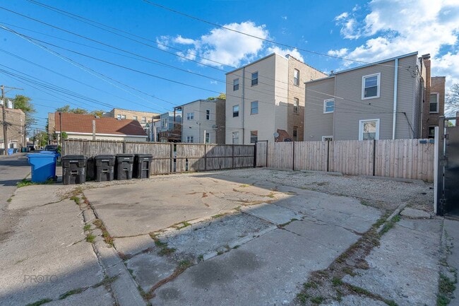 Building Photo - 4934 N Albany Ave