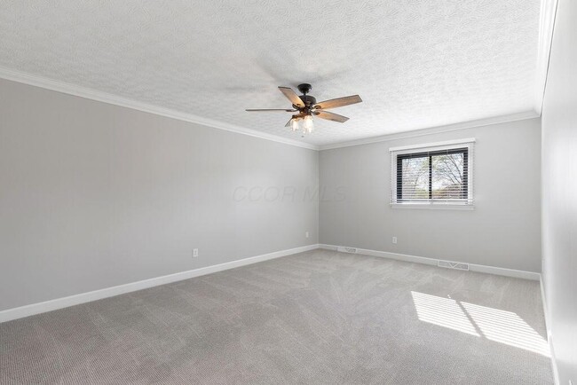 Building Photo - 554 Pointview Dr