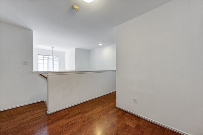 Building Photo - 225 Summerhaze Cir