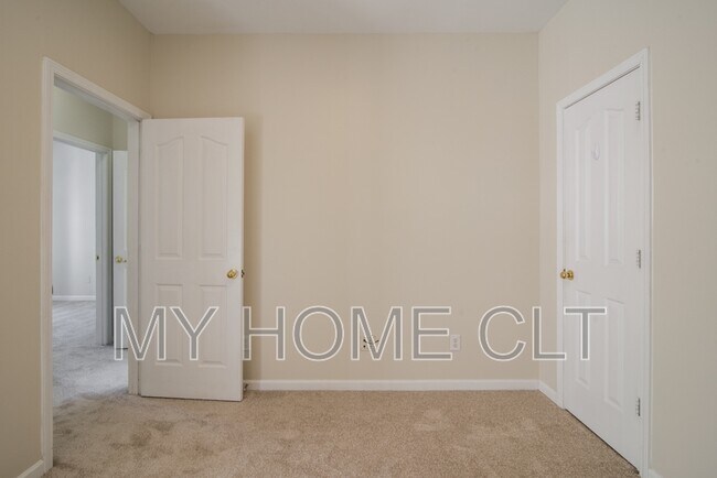 Building Photo - 15012 Rothesay Dr