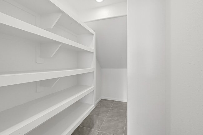 Building Photo - 1528 Lakeline Oak Dr