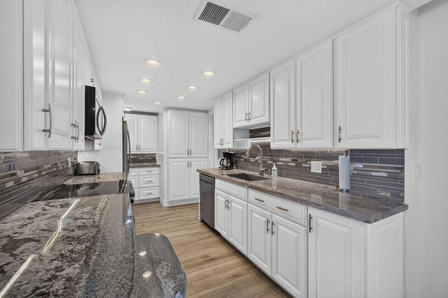 Building Photo - 5400 N Ocean Dr