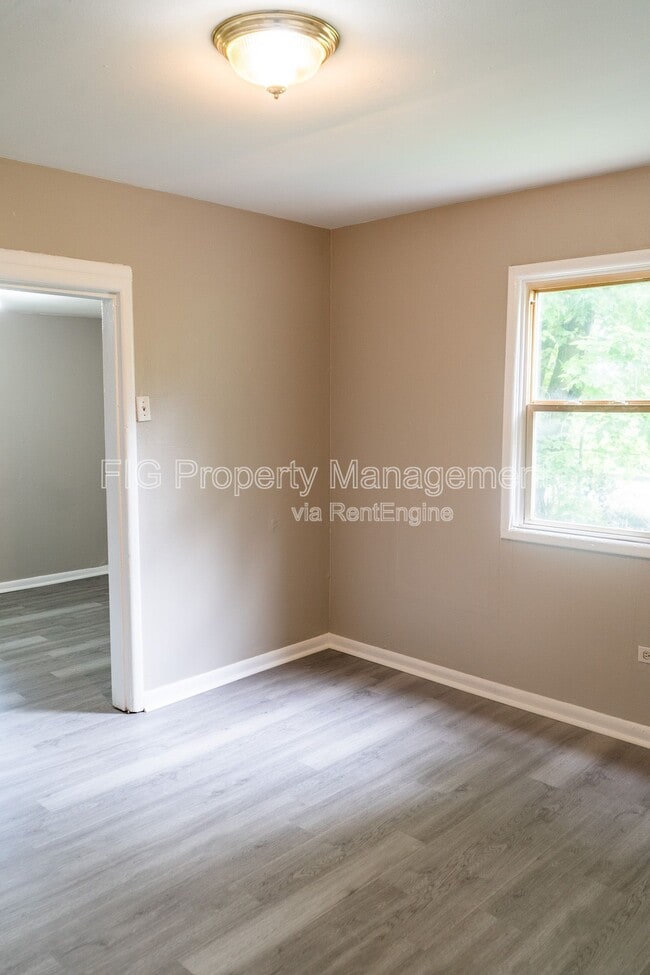 Building Photo - 11244 Yarnell Rd