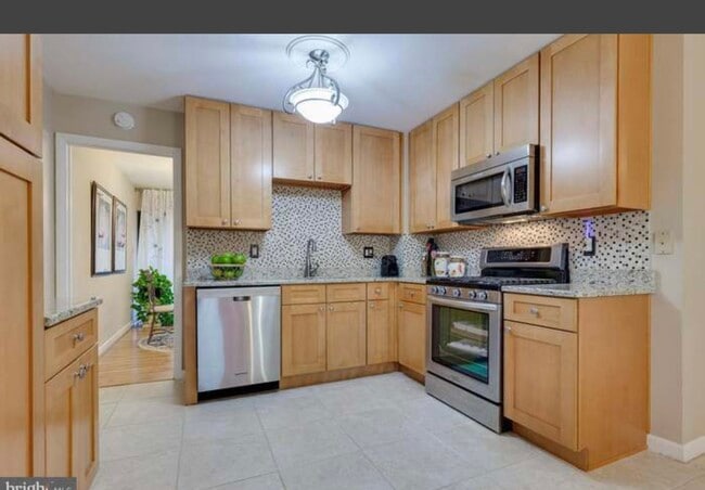 Building Photo - 4933 Casimir St