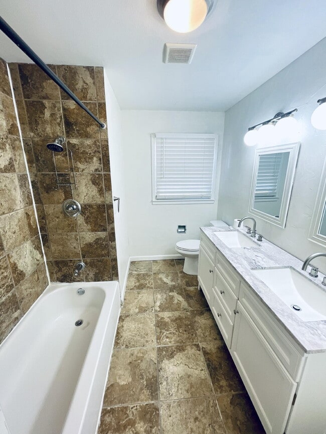 Building Photo - 1503 46th Pl