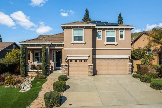 Building Photo - Elegant & Spacious 4 Bedroom Home Near Fol...