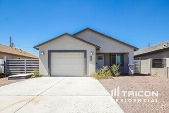 Building Photo - 2748 E Pueblo Ave