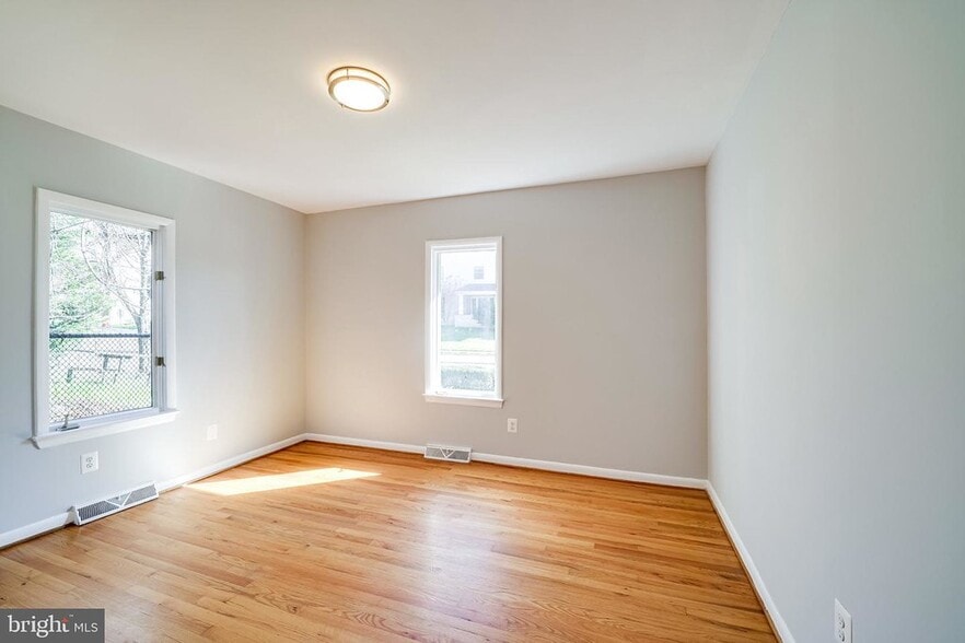 Building Photo - 1912 S Glebe Rd