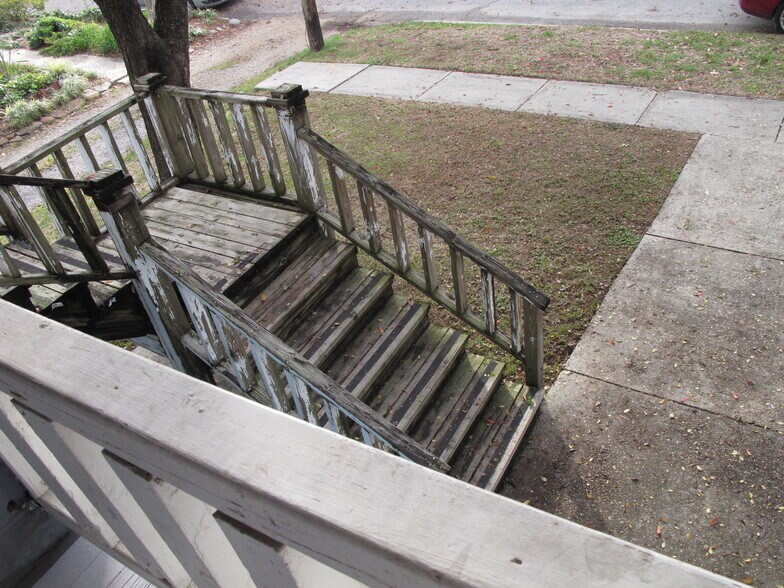 Building Photo - 2019 Oleander St